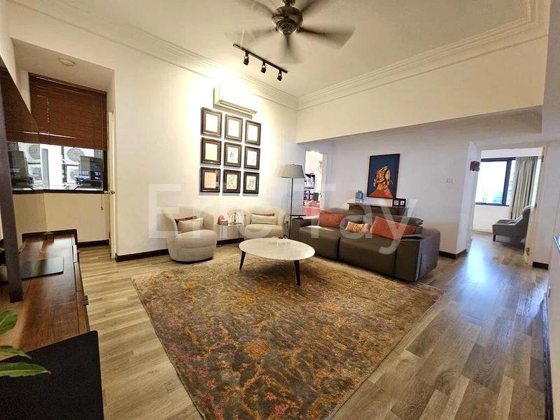 4 Bed Condo for Sale in  Beverly Hill - Image 3